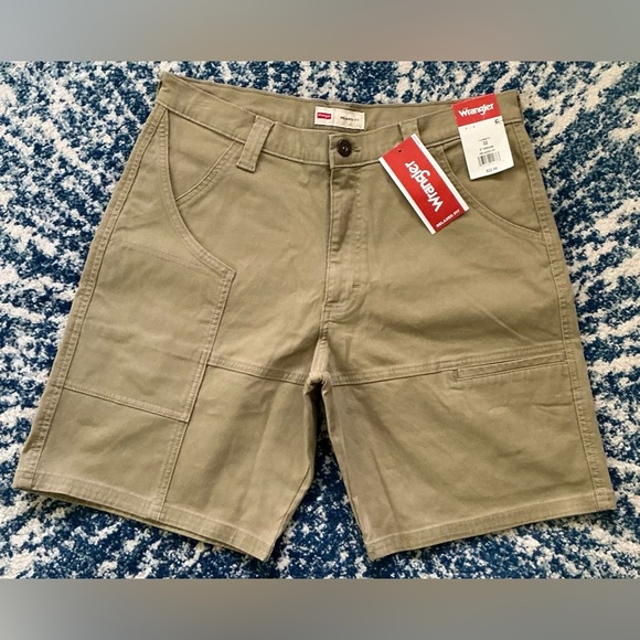 Wrangler Men's Relaxed Fit Tan Shorts (NWT) - Picture 1 of 6